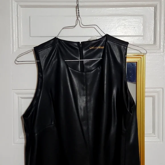 Dress - Picture 1 of 2